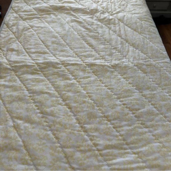 Pottery Barn Kids Lara Paisley Gray Yellow Reversible Toddler Baby Crib Quilt - Picture 12 of 14